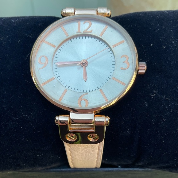 QUARTZ Ladies Rose Gold Tone with Leather Band Classic Analog Watch - Picture 6 of 10